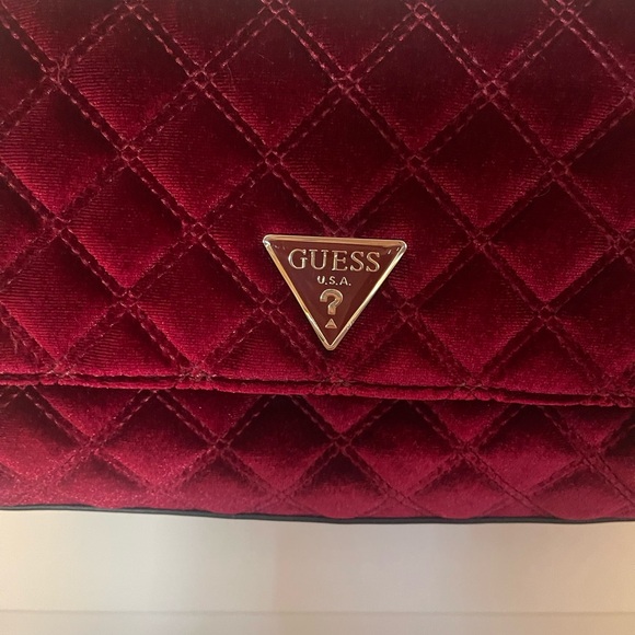 Guess red velvet bag. Brand new without tags - Picture 2 of 6